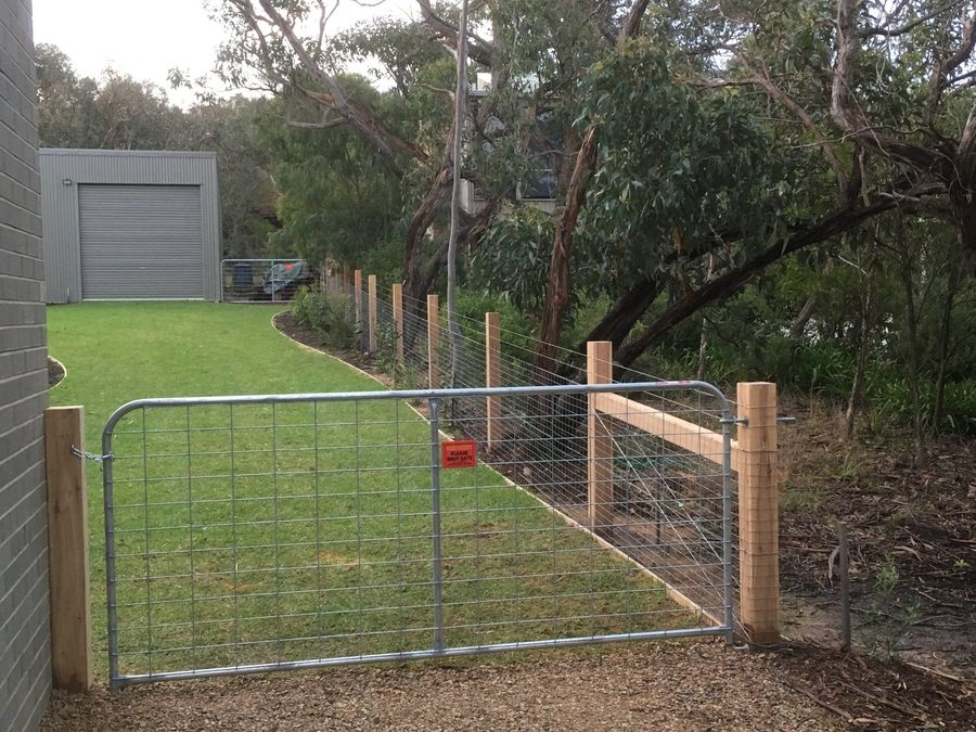 Farm style pipe and mesh