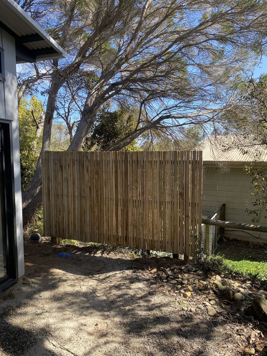 Hardwood batten privacy screen